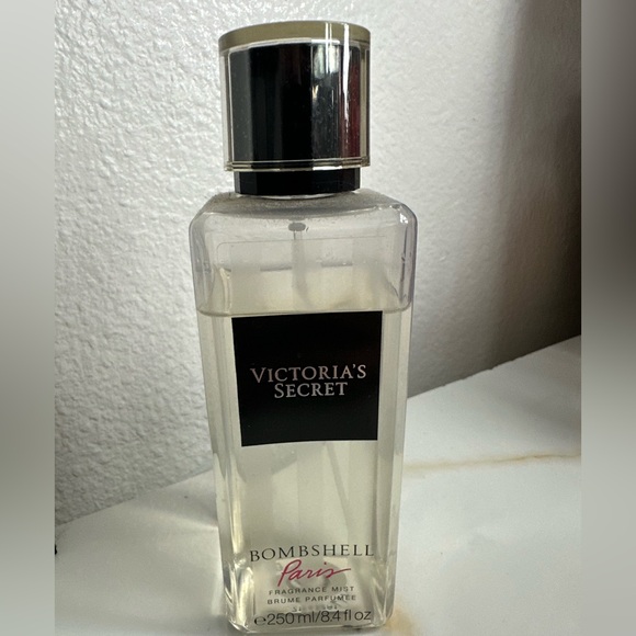 Victoria's Secret Bombshell Paris - Picture 2 of 2